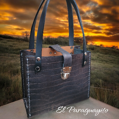 Cartera matera cuero Faby negro texturado