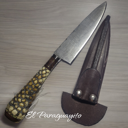 Cuchillo Verijero de acero al carbono cabo de Tatu 10 cms