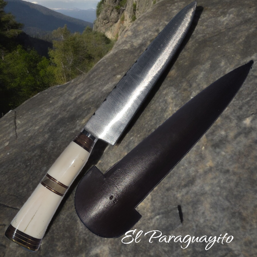 Cuchillo Facón de acero al carbono mango hueso buey 20 cms